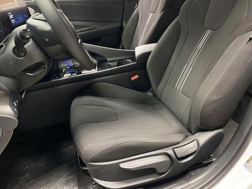 2025 Hyundai ELANTRA HEV SEL Sport