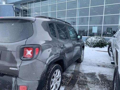 Photo 4 of 18 of 2017 Jeep Renegade Latitude