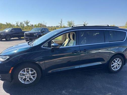 2022 Chrysler Pacifica Touring L