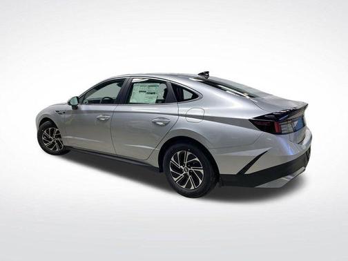 2026 Hyundai SONATA Hybrid Base