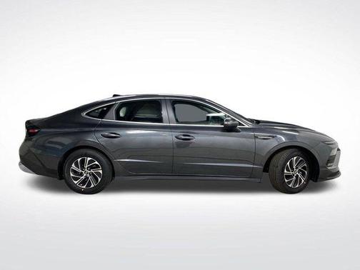 2026 Hyundai SONATA Hybrid Base