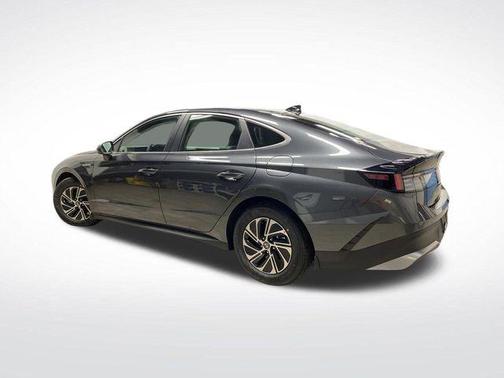 2026 Hyundai SONATA Hybrid Base