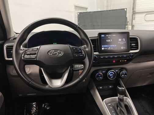 2022 Hyundai VENUE SEL