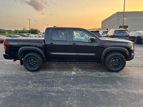 Super Black 2022 Nissan Frontier PRO-4X