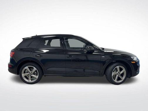 2020 Audi Q5 45 Titanium Premium