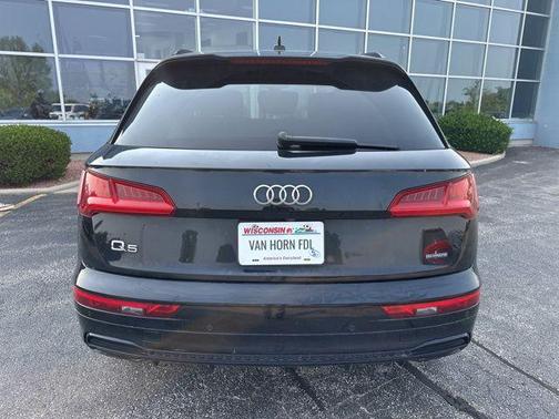 2020 Audi Q5 45 Titanium Premium