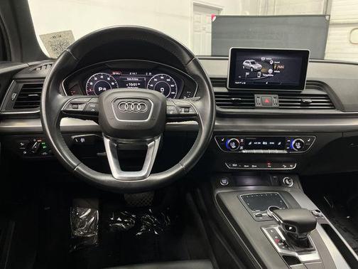 2020 Audi Q5 45 Titanium Premium
