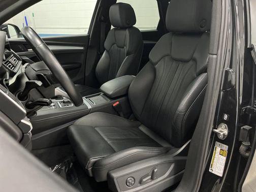 2020 Audi Q5 45 Titanium Premium