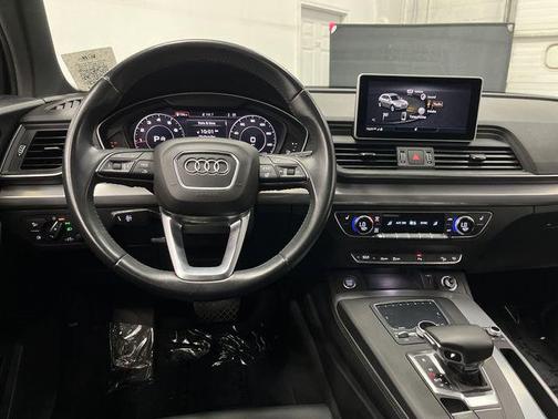 2020 Audi Q5 45 Titanium Premium