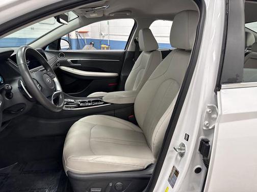 2022 Hyundai SONATA Hybrid Limited