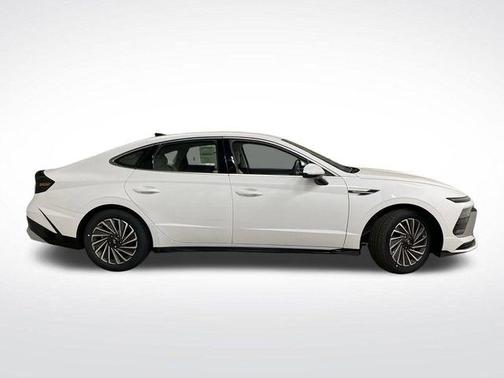 2025 Hyundai SONATA Hybrid SE