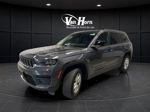 Baltic Gray Metallic Clearcoat 2023 Jeep Grand Cherokee Laredo
