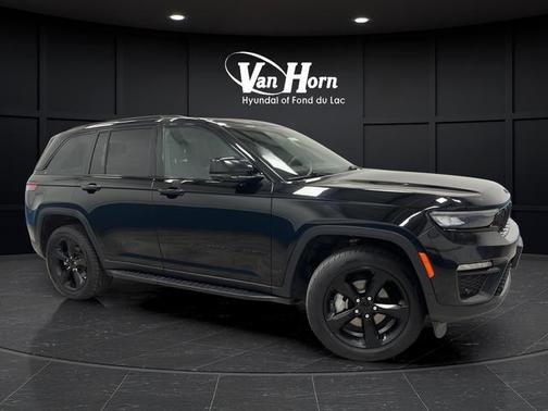 Diamond Black Crystal Pearlcoat 2024 Jeep Grand Cherokee Limited