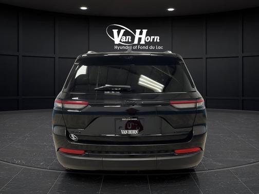 Diamond Black Crystal Pearlcoat 2024 Jeep Grand Cherokee Limited