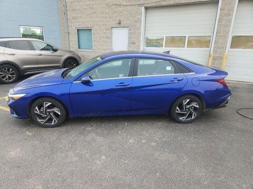 2024 Hyundai ELANTRA SEL