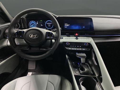 2025 Hyundai ELANTRA HEV Limited