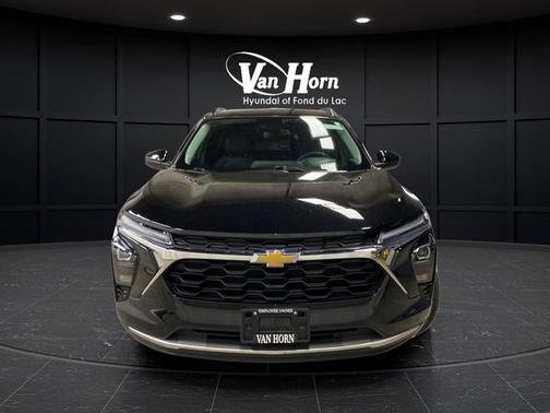 Mosaic Black Metallic 2024 Chevrolet Trax LT