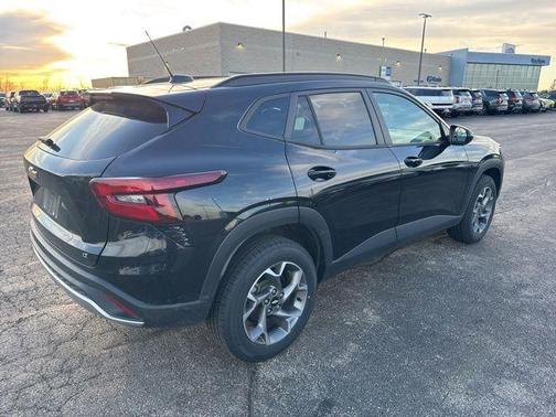 Mosaic Black Metallic 2024 Chevrolet Trax LT