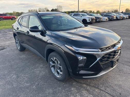Mosaic Black Metallic 2024 Chevrolet Trax LT