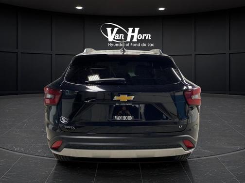 Mosaic Black Metallic 2024 Chevrolet Trax LT