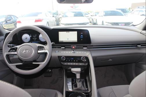 2025 Hyundai ELANTRA SEL