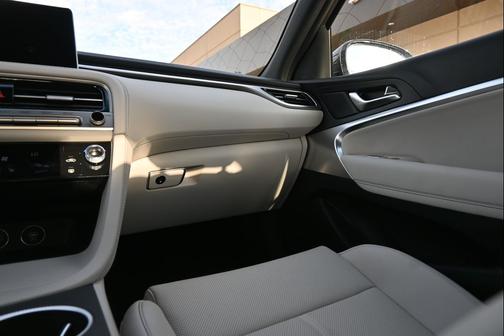 2025 Genesis G70 2.5T RWD