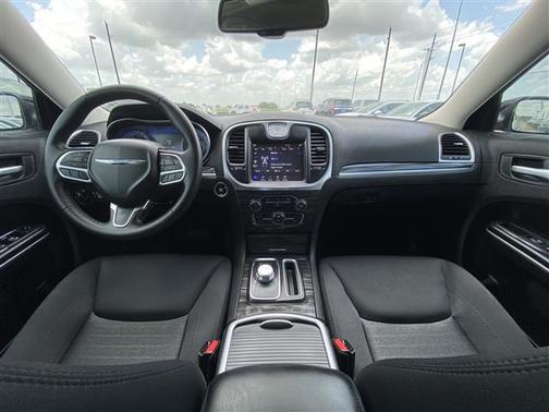 2021 Chrysler 300 Touring
