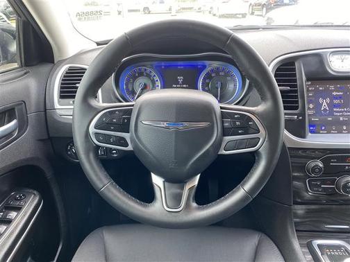 2021 Chrysler 300 Touring
