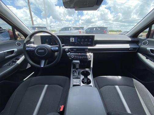 2025 Hyundai SONATA SE