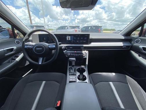 2025 Hyundai SONATA SE