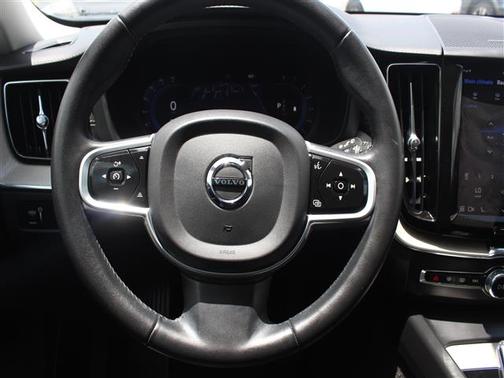2022 Volvo XC60 B5 Inscription