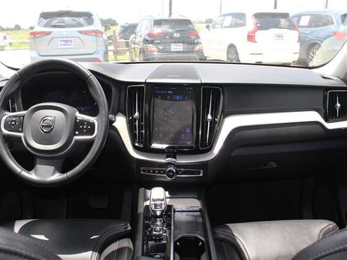 2022 Volvo XC60 B5 Inscription