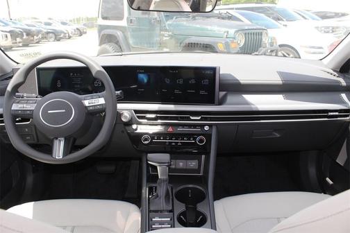 2025 Hyundai SONATA SE