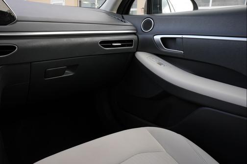 2022 Hyundai SONATA SE