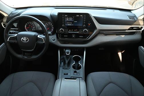 2021 Toyota Highlander LE