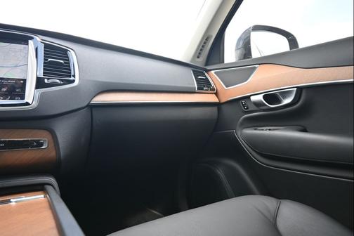 2024 Volvo XC90 B6 Plus Bright Theme 7-Seater