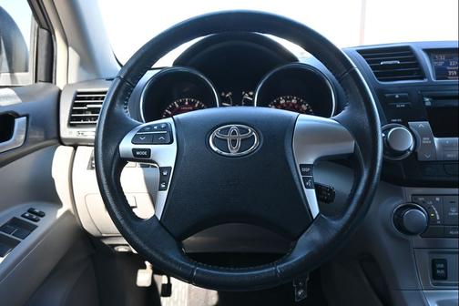 2011 Toyota Highlander SE