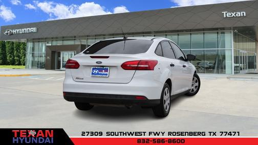 OXFORD WHITE 2018 Ford Focus SE