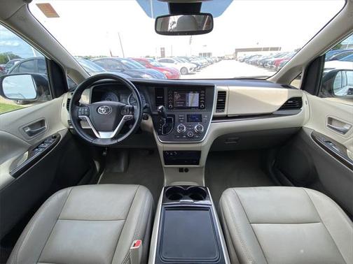 2020 Toyota Sienna XLE Premium
