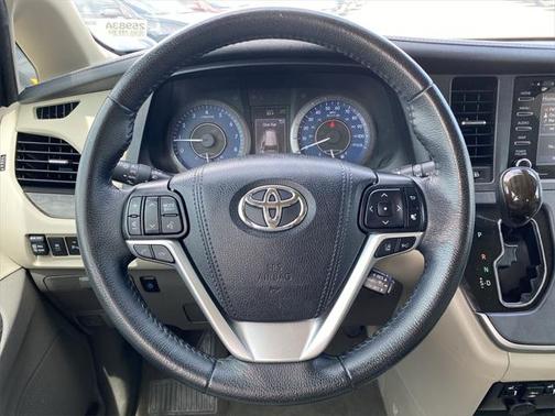 2020 Toyota Sienna XLE Premium