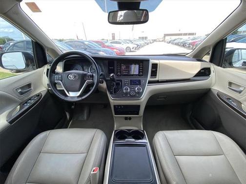 2020 Toyota Sienna XLE Premium