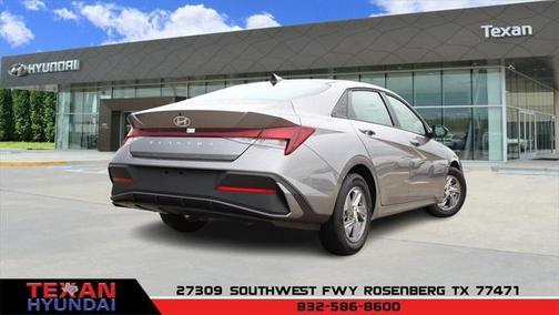 2024 Hyundai ELANTRA SE