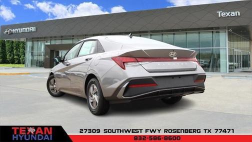 2024 Hyundai ELANTRA SE