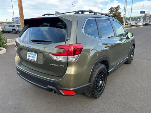 Autumn Green Metallic 2023 Subaru Forester Limited