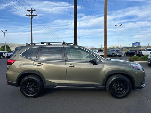 Autumn Green Metallic 2023 Subaru Forester Limited