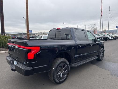2025 Ford F-150 Lightning LARIAT