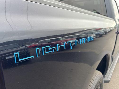 2025 Ford F-150 Lightning LARIAT