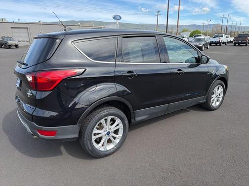 Black Metallic 2019 Ford Escape SE