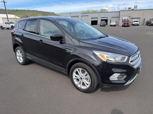 Black Metallic 2019 Ford Escape SE
