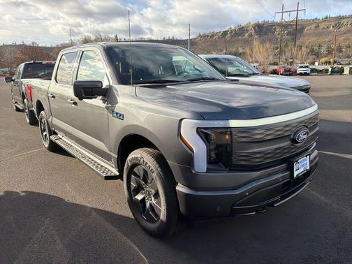 2025 Ford F-150 Lightning LARIAT